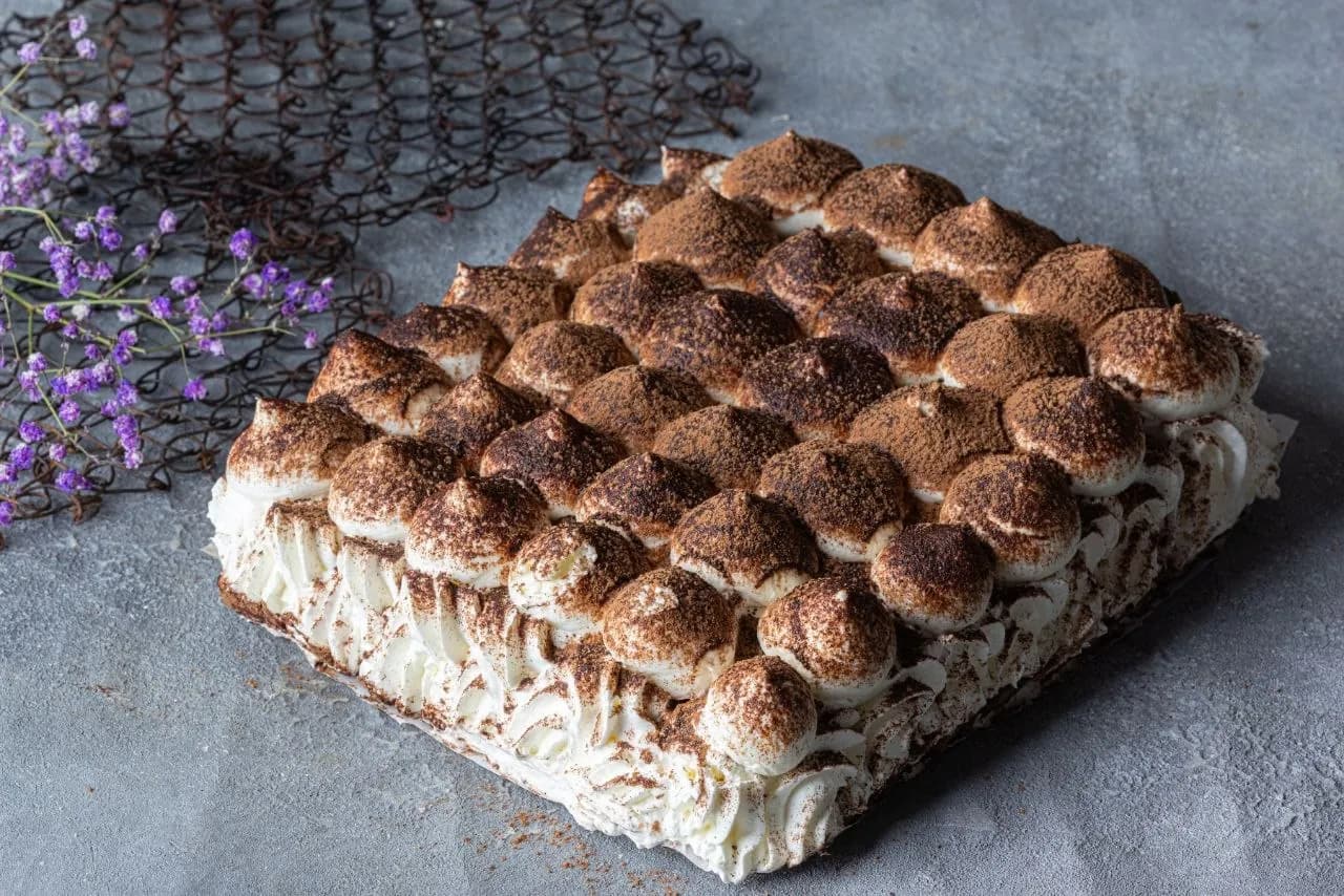 Tiramisu cake